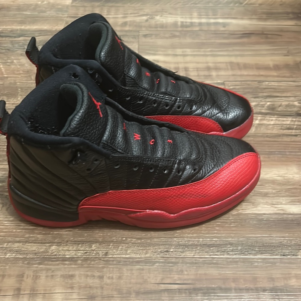 Brand: Jordan, Color: black and red, Size: 8 Condition: Used